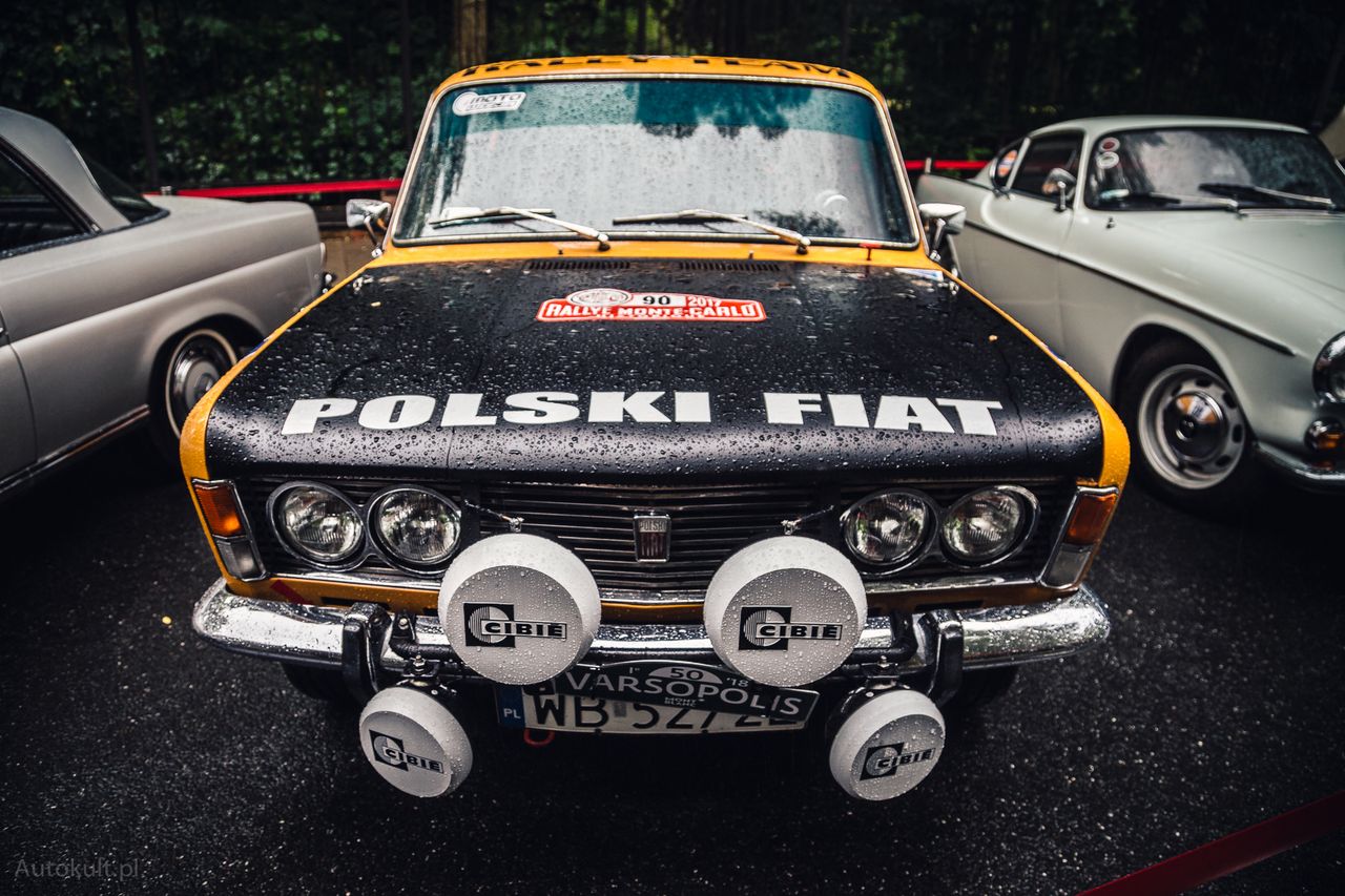 Polski Fiat zawsze spotyka się z ciepłym przyjęciem publiczności (fot. Mateusz Żuchowski)