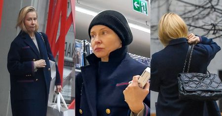 Zadumana Katarzyna Warnke i jej NIEUMALOWANE lico buszują po sklepach (ZDJĘCIA)
