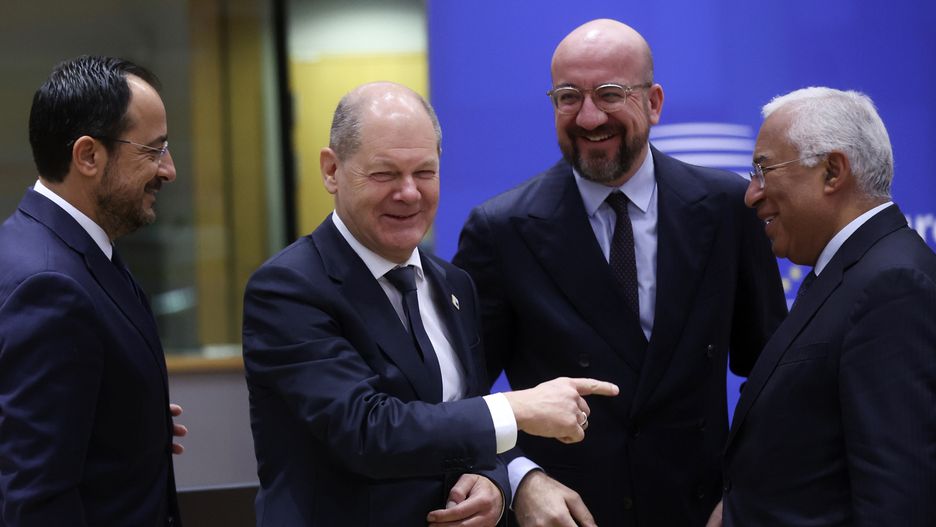 (L-R) President of Cyprus Nikos Christodoulides, German Federal Chancellor Olaf Scholz, European Council President Charles Michel and Portugal's Prime Minister Antonio Costa attend a European Council in Brussels, Belgium, 14 December 2023. EU leaders are gathering in Brussels for a two-day summit to discuss the latest developments in relation to Russia's invasion of Ukraine, and in the Middle East, including the humanitarian situation in Gaza, the block's enlargement policy and long-term budget 2021-2027, as well as security and defense, among other topics. EPA/OLIVIER HOSLET Dostawca: PAP/EPA.