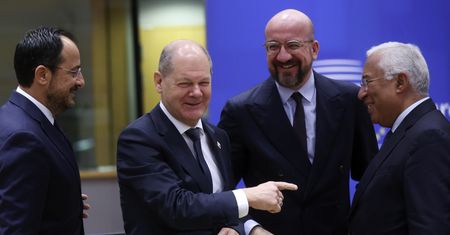 Orban "przechytrzony". Komentarze po "pokerowej zagrywce" Scholza