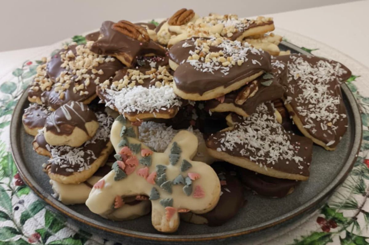 Chocolate-glazed cookies: The new holiday favourite