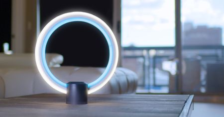 Biurkowa lampka od GE wyposażona w asystentkę Amazon Alexa