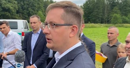 Dziennikarz nie wytrzymał. "Katolicyzm to walka z 15-latką z kotem?"