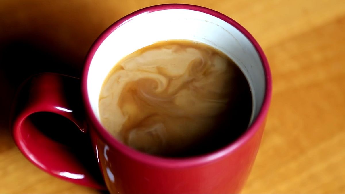 Kawa z dodatkiem alkoholu wyniszcza wątrobę