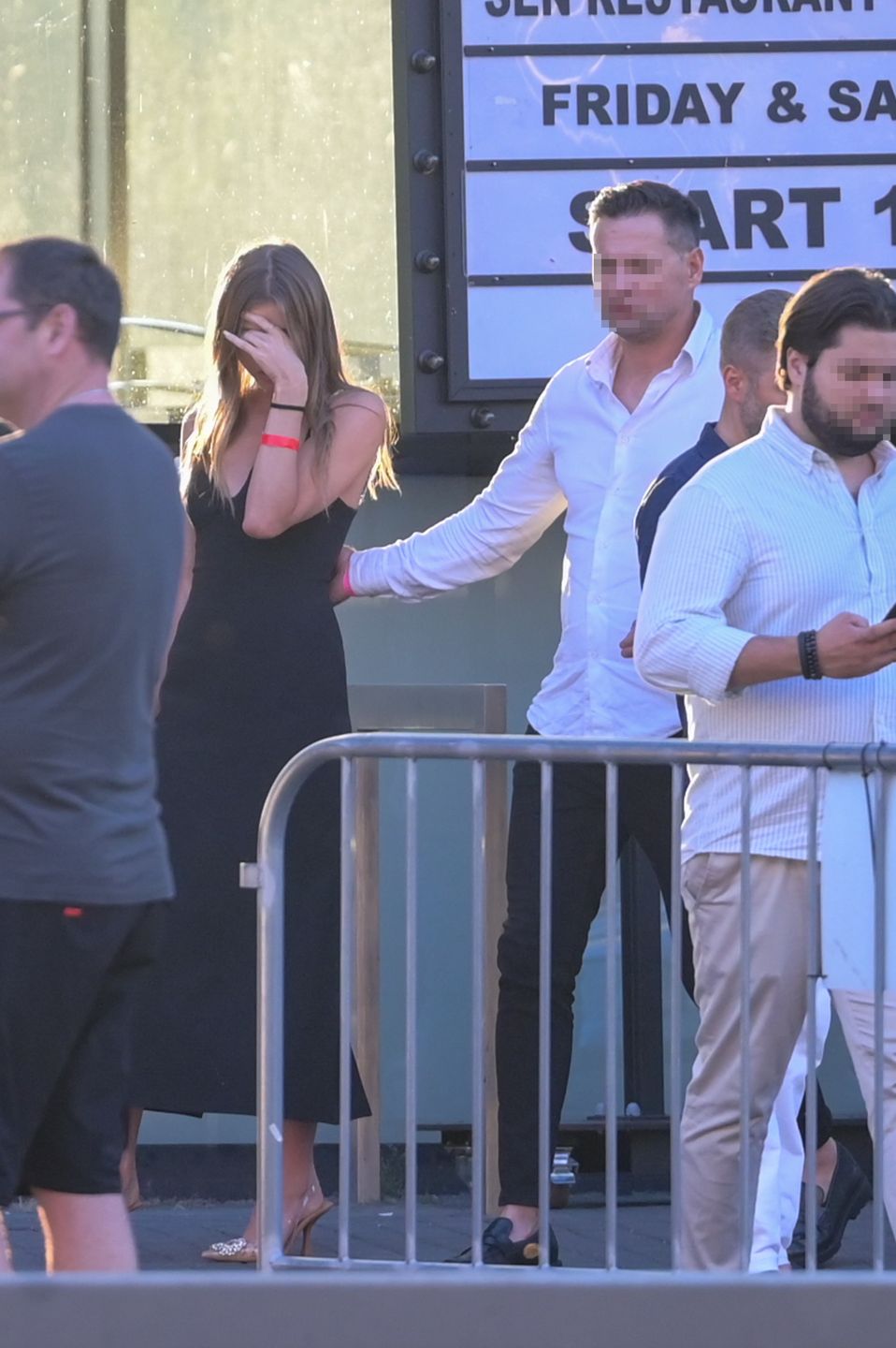 Joanna Opozda wychodzi z klubu. Bawiła się do białego rana