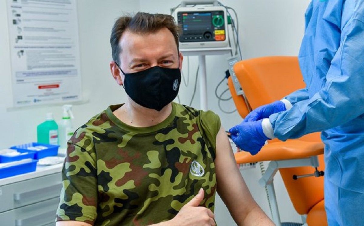 Mariusz Błaszczak zaszczepił się na COVID-19 
