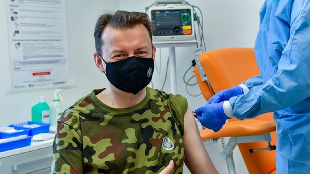 Mariusz Błaszczak zaszczepił się na COVID-19 