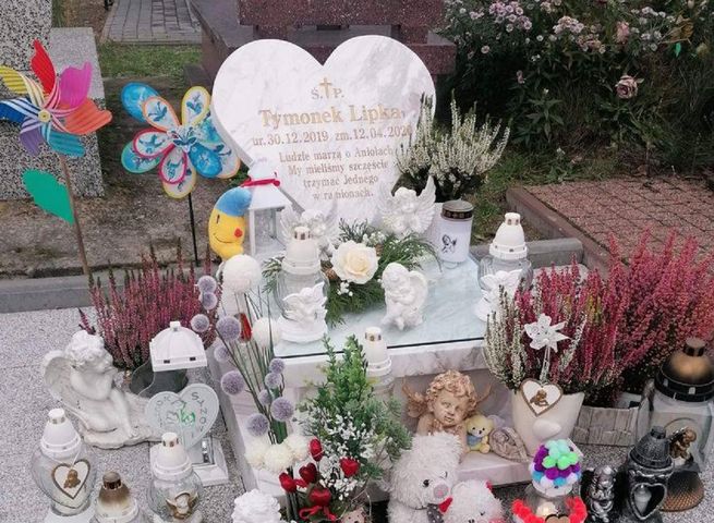 Zamknięcie cmentarzy wywołało wściekłość i rozpacz matek, które straciły swoje dzieci