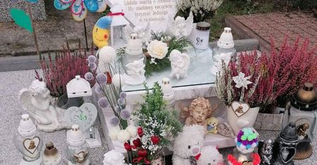 Odwiedzają groby dzieci codziennie. Matki mówią, co sądzą o zamknięciu cmentarzy