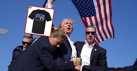 Zarobią na zamachu? Ubrania z zakrwawionym Trumpem już w sprzedaży