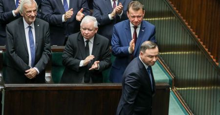 WP: Nawet 6000 zł podwyżki dla wiceministrów, wyższe pensje dla posłów. Hojny gest Andrzeja Dudy