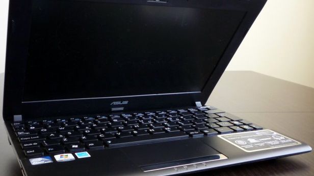 Asus Eee PC 1025C Flare - mikrus z nowym Atomem [test] 1