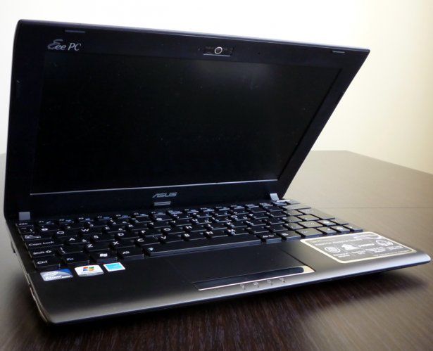 Asus Eee PC 1025C Flare - mikrus z nowym Atomem [test]