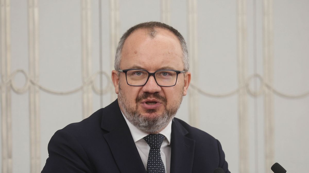 Warszawa, 06.08.2026. Senator KO Adam Bodnar na sali obrad Senatu w Warszawie, 6 bm. Jednym z punktów obrad jest wyrażenie zgody na powołanie Mateusza Szpytmy na prezesa IPN, a także głosowanie nad wnioskiem prezydenta o zarządzeniu referendum ogólnokrajowego ws. unijnej polityki klimatycznej. (sko) PAP/Leszek Szymański