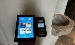 Weszła do kościoła w Gdańsku. Aż wyciągnęła za telefon