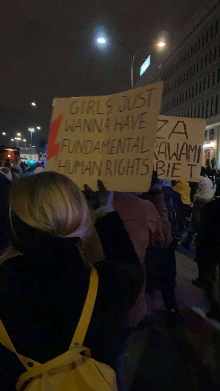 Protest na ulicach Warszawy przeciw orzeczeniu Trybunału Konstytucyjnego
