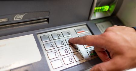 Odwrócony PIN wzywa policję? Eksperci mówią jak jest