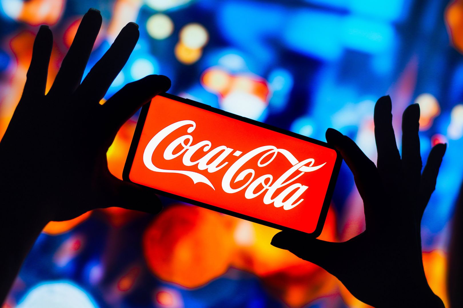 BRAZIL - 2022/12/13: In this photo illustration, the Coca-Cola logo is displayed on a smartphone mobile screen. (Photo Illustration by Rafael Henrique/SOPA Images/LightRocket via Getty Images)