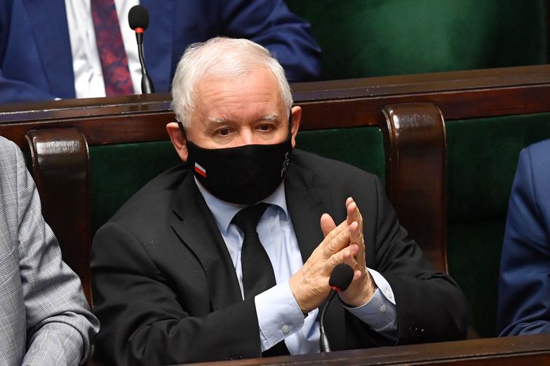 Jarosław Kaczyński zaciera ręce. Pokazano nowy sondaż