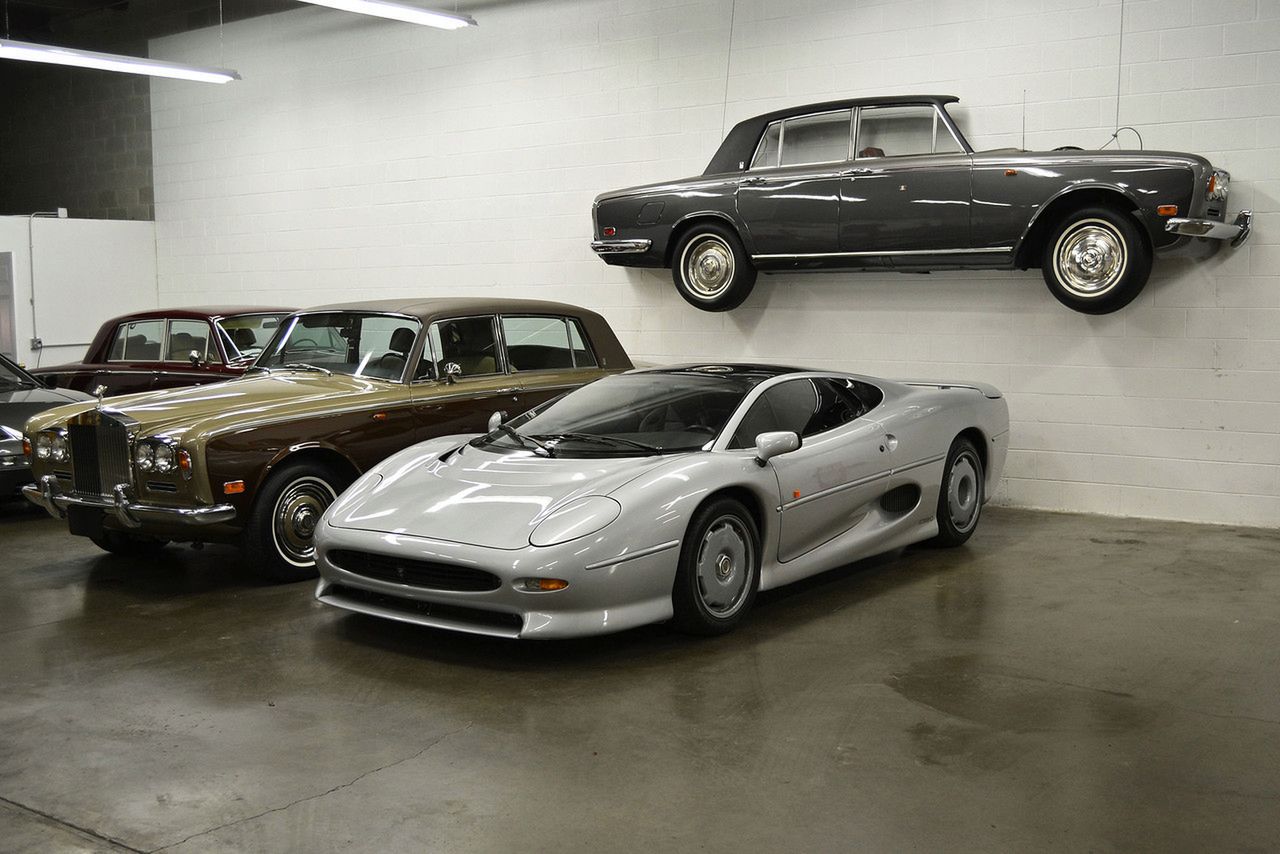Jaguar XJ220