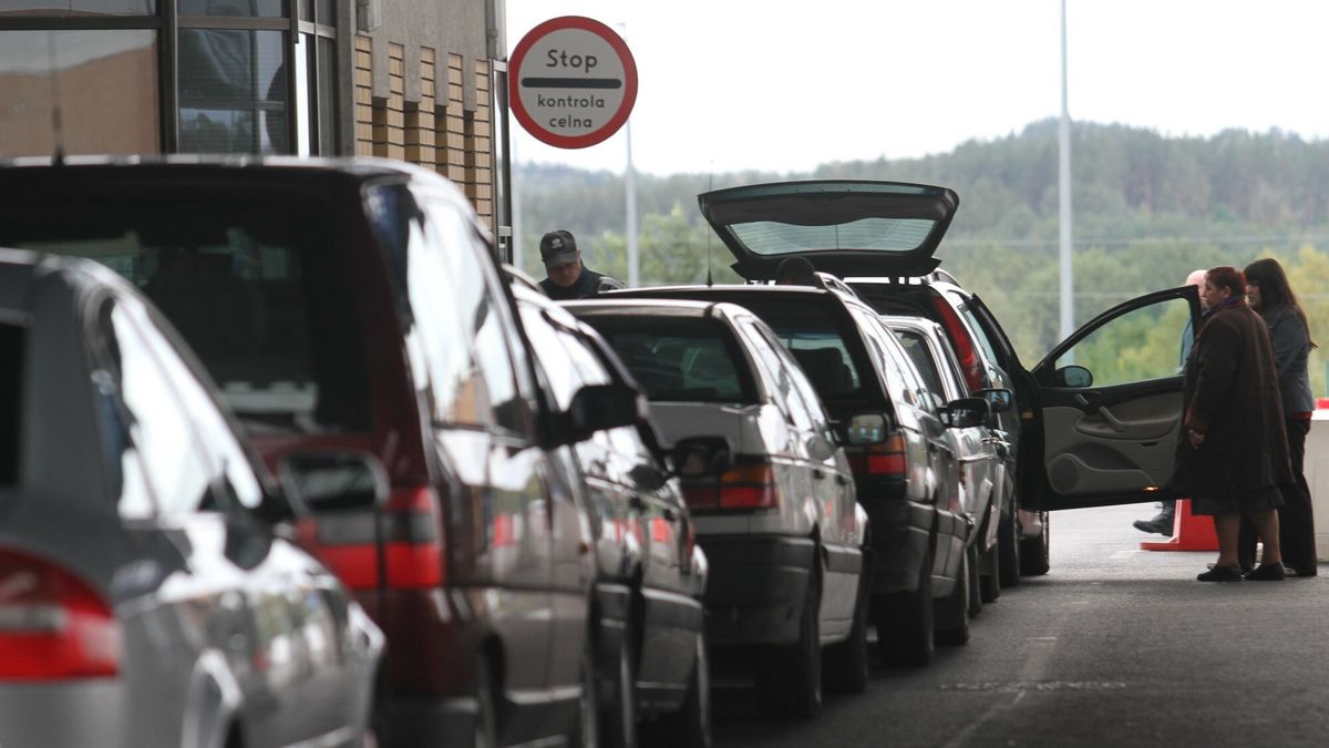 reporter7_baza
20.09.2012 Kuznica Bialostocka przejscie graniczne z Bialorusia Fot. Michal Dyjuk/REPORTER
Dyjuk/REPORTER