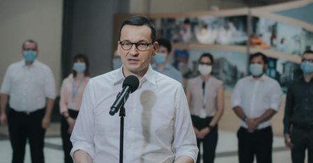 Morawiecki rozmawiał z szefem NATO. Polska odpowiedzialna za ewakuację 300 Afgańczyków