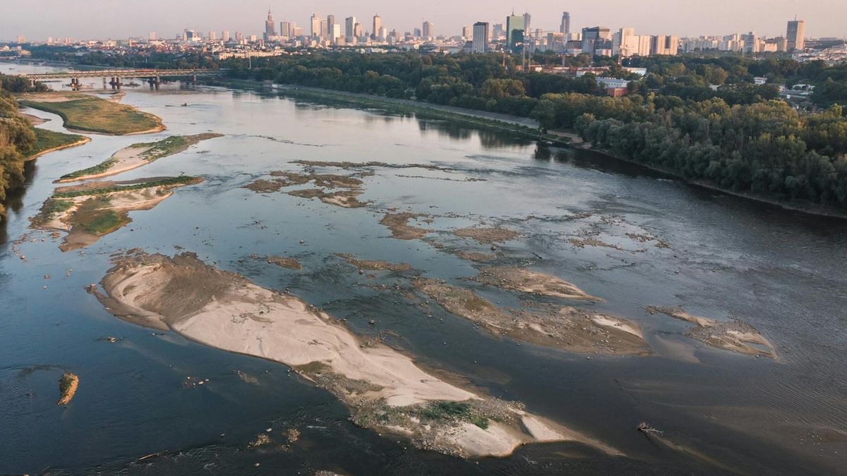  Rekordowo niski poziom Wisły w Warszawie [zdj. ilustracyjne] 