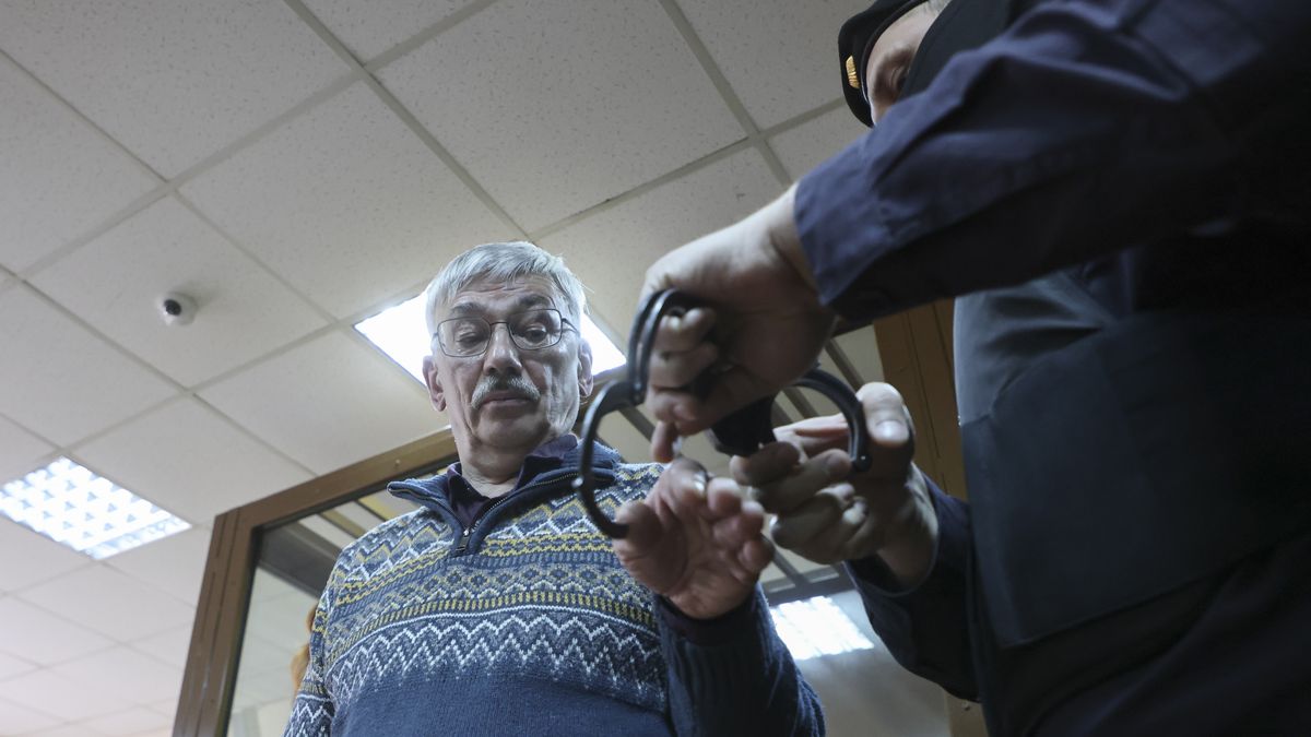 Zaraz po ogłoszeniu wyroku Oleg Orłow został zakuty w kajdanki