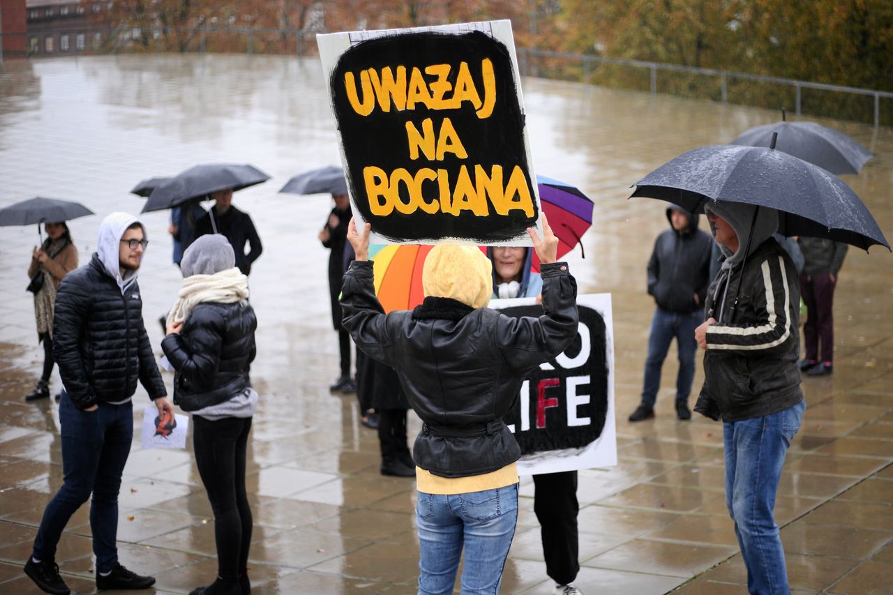 Edukacja seksualna w polskich szkołach. "Nauczyciele często sami są skrępowani"