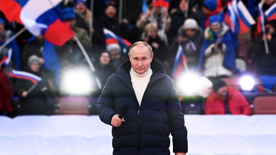  epa09833834 Russian President Vladimir Putin attends a concert marking the 8th anniversary of Crimea's reunification with Russia at the Luzhniki stadium in Moscow, Russia, 18 March 2022.  Russia in 2014 annexed the Black Sea peninsula, shortly after Crimeans voted in a disputed referendum to secede from Ukraine.  EPA/SERGEI GUNEYEV / SPUTNIK POOL / POOL MANDATORY CREDIT Dostawca: PAP/EPA.