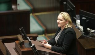 Chorosińska pojawiła się na mównicy. Zwróciła się do Tuska