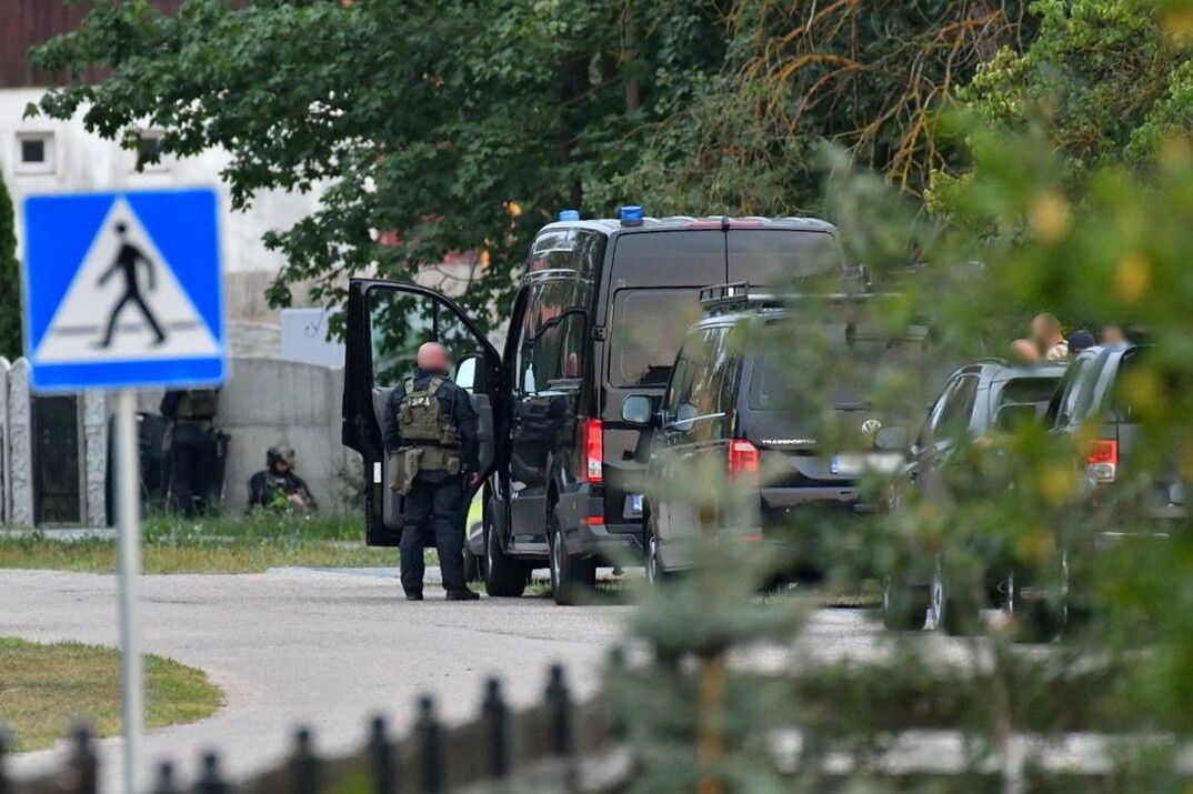 Zabójstwo na Mazurach. Po godzinie 5 policjanci weszli na posesję
