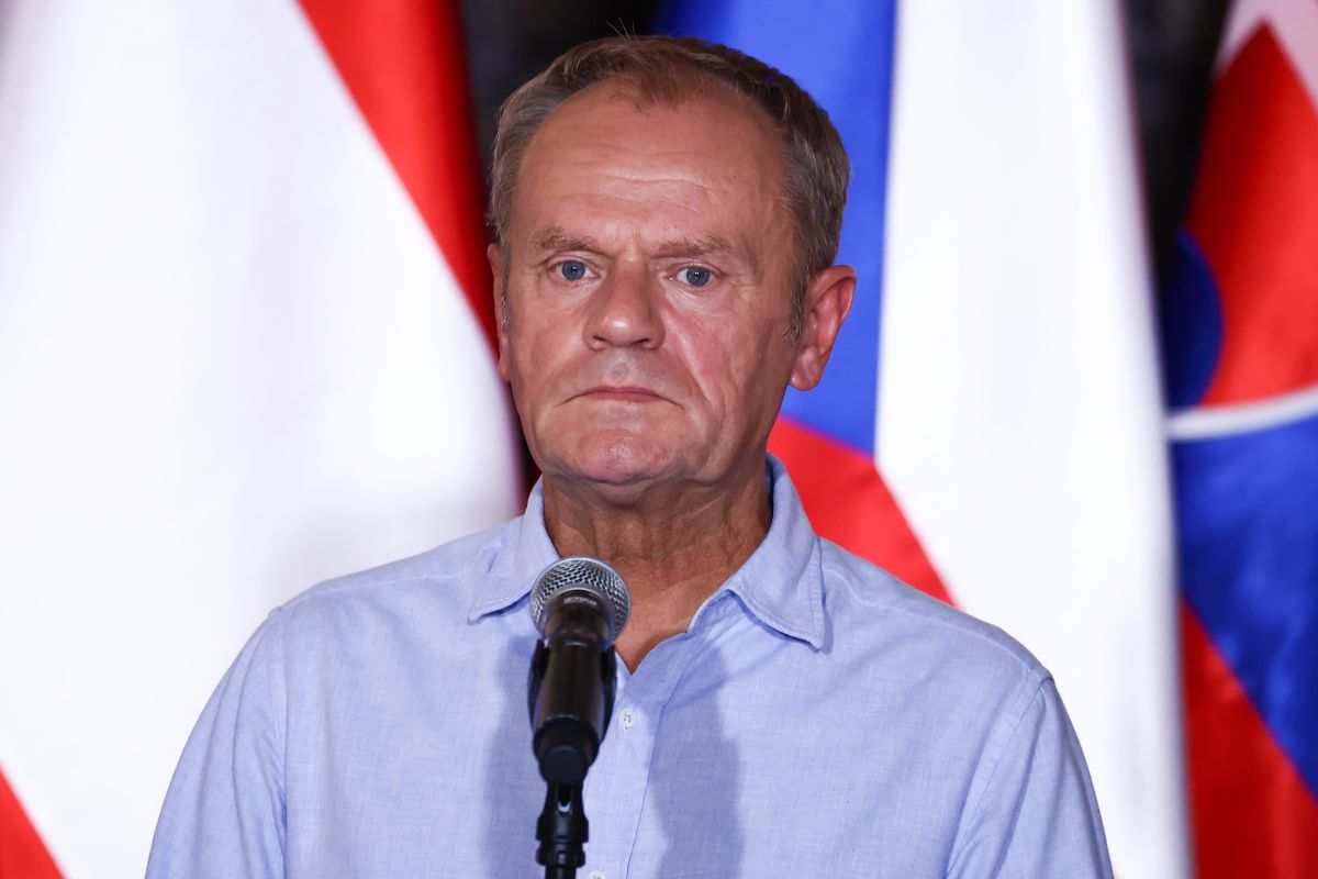 Donald Tusk tłumaczy się ze słów o prawie do azylu