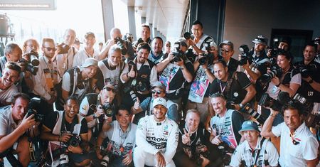 Lewis Hamilton dziękuje fotografom za 12 lat pracy