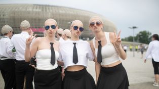 Pitbull w Krakowie i mnóstwo łysych głów przed Tauron Areną. Tak bawią się fani przed koncertem