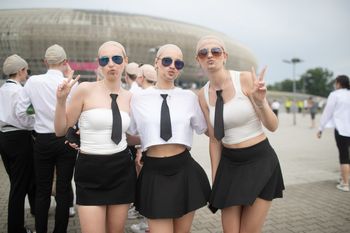 Pitbull w Krakowie i mnóstwo łysych głów przed Tauron Areną. Tak bawią się fani przed koncertem