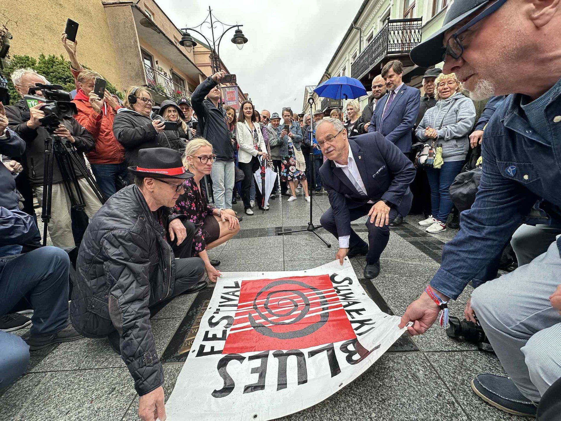 Odsłonięcie tablicy w Alei Bluesa na ulicy Chłodnej