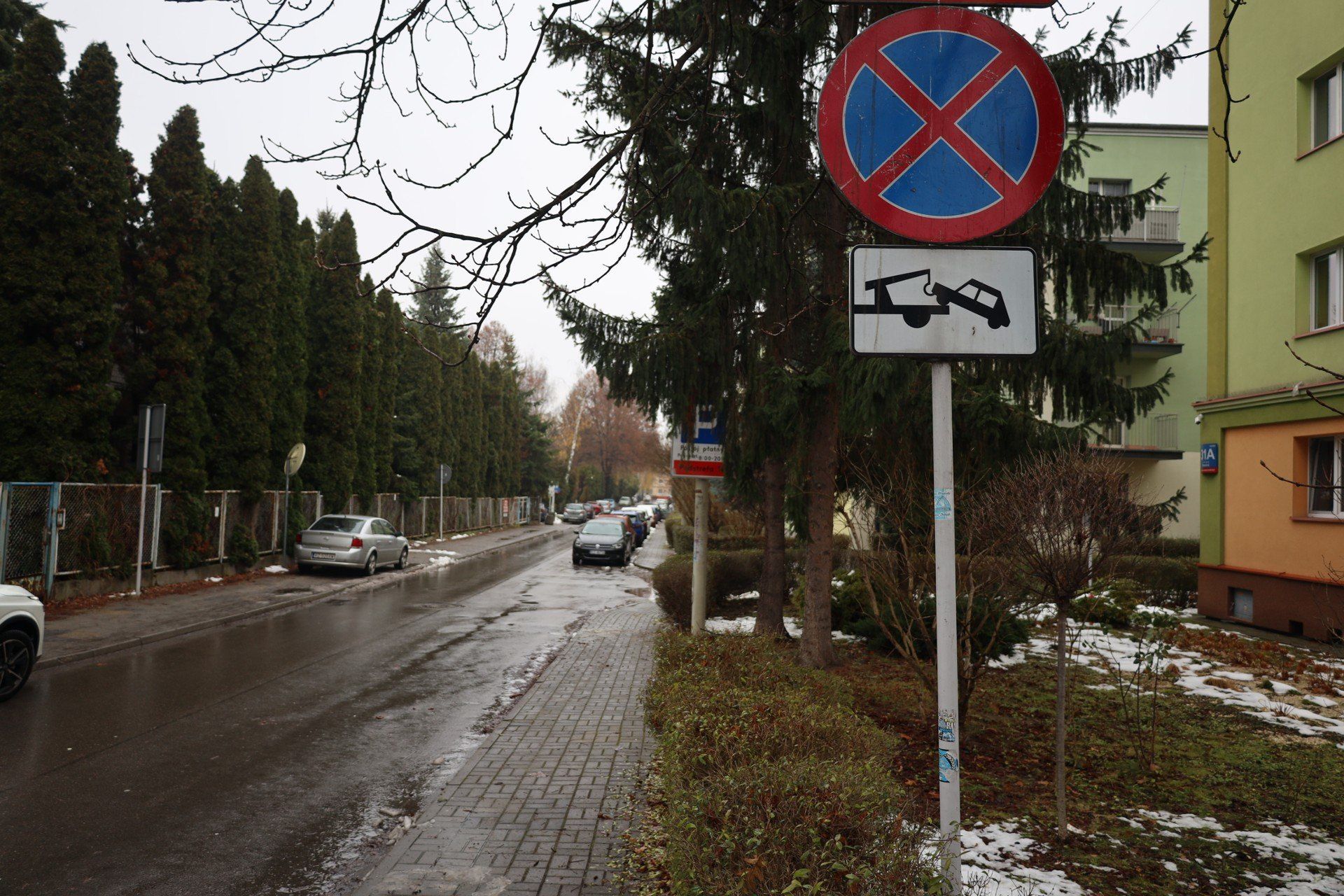 Na ul. Staszica w Rzeszowie legalnie parkować mogą kierowcy wyposażeni w przepustkę wydawaną bezpłatnie przez MATiP.