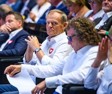 Złe sondaże, kłótnie ministrów, improwizacja. Chaos w rządzie uderza w kampanię Trzaskowskiego