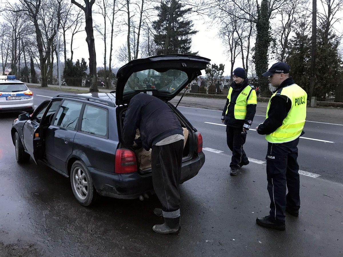 Policyjna akcja "Smog". Mundurowi kontrolują starsze samochody