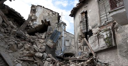 Zawalił mu się dom, stracił rodzinę. Firma zażądała zwrotu routera