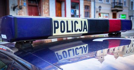 8-latka zadzwoniła na policję. Nie mogła patrzeć na matkę