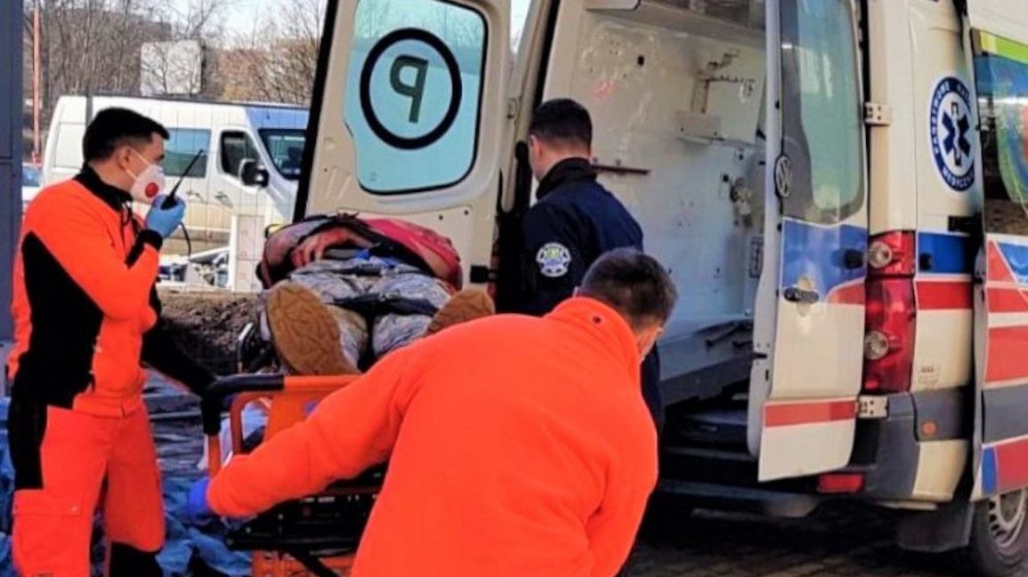 Kierowca samochodu dostawczego najpierw potrącił, a następnie dwukrotnie przejechał po 38-letniej kobiecie.