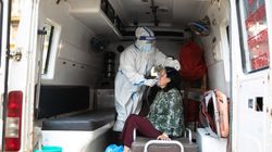 Jak złagodzić objawy "żołądkowego" COVID-19? Porady lekarzy mogą zaskoczyć