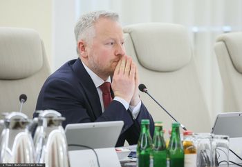 Wiceminister tłumaczy taktykę rządu ws. kryptowalut. Graniczny termin coraz bliżej
