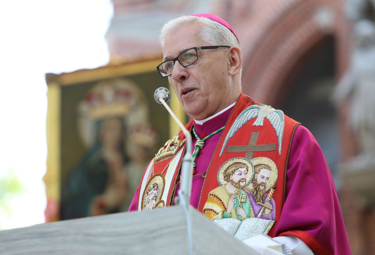 Śląskie. Metropolita katowicki Wiktor Skworc ograniczył liczbę uczestników pielgrzymki do sanktuarium w Piekarach Śląskich.