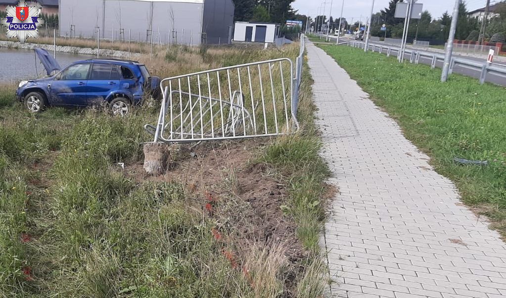 79-latek wjechał w barierę energochłonną. Zmarł w szpitalu