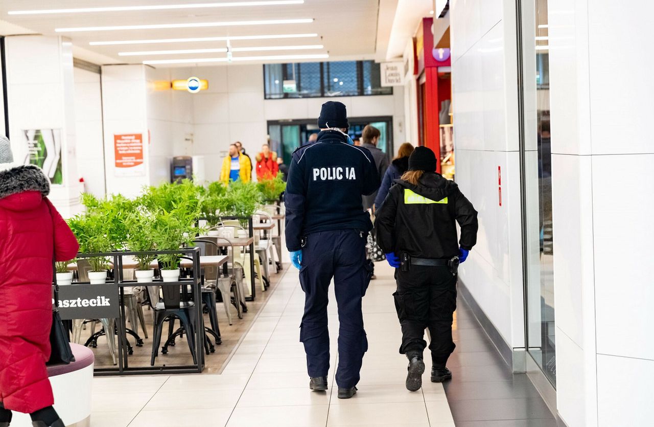 Starachowice. Małżeństwo zaatakowało policjantów. Poszło o maseczki