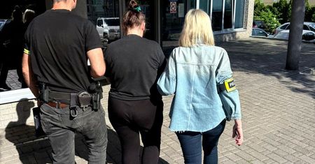 Fałszywa bankierka wyłudziła miliony. 33-latka z Piotrkowa usłyszała 260 zarzutów