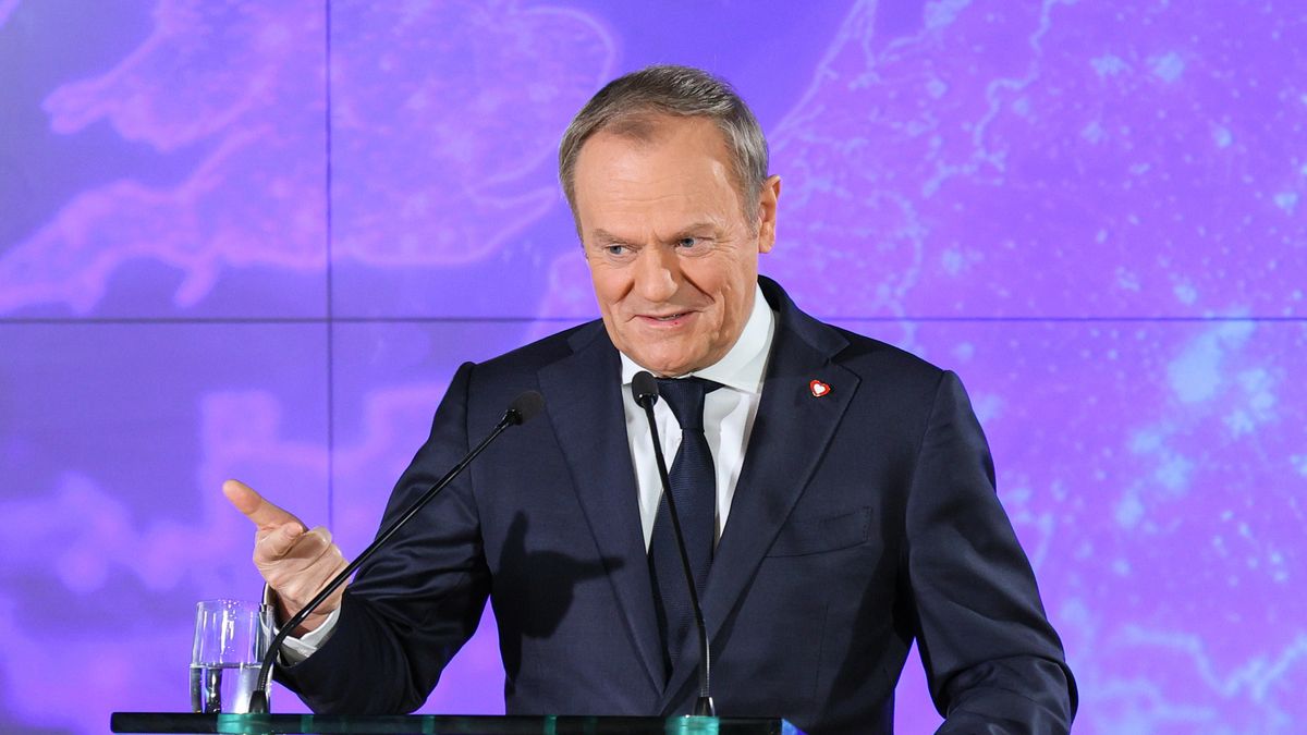 Donald Tusk podczas przemówienia w siedzibie GPW w lutym 2025